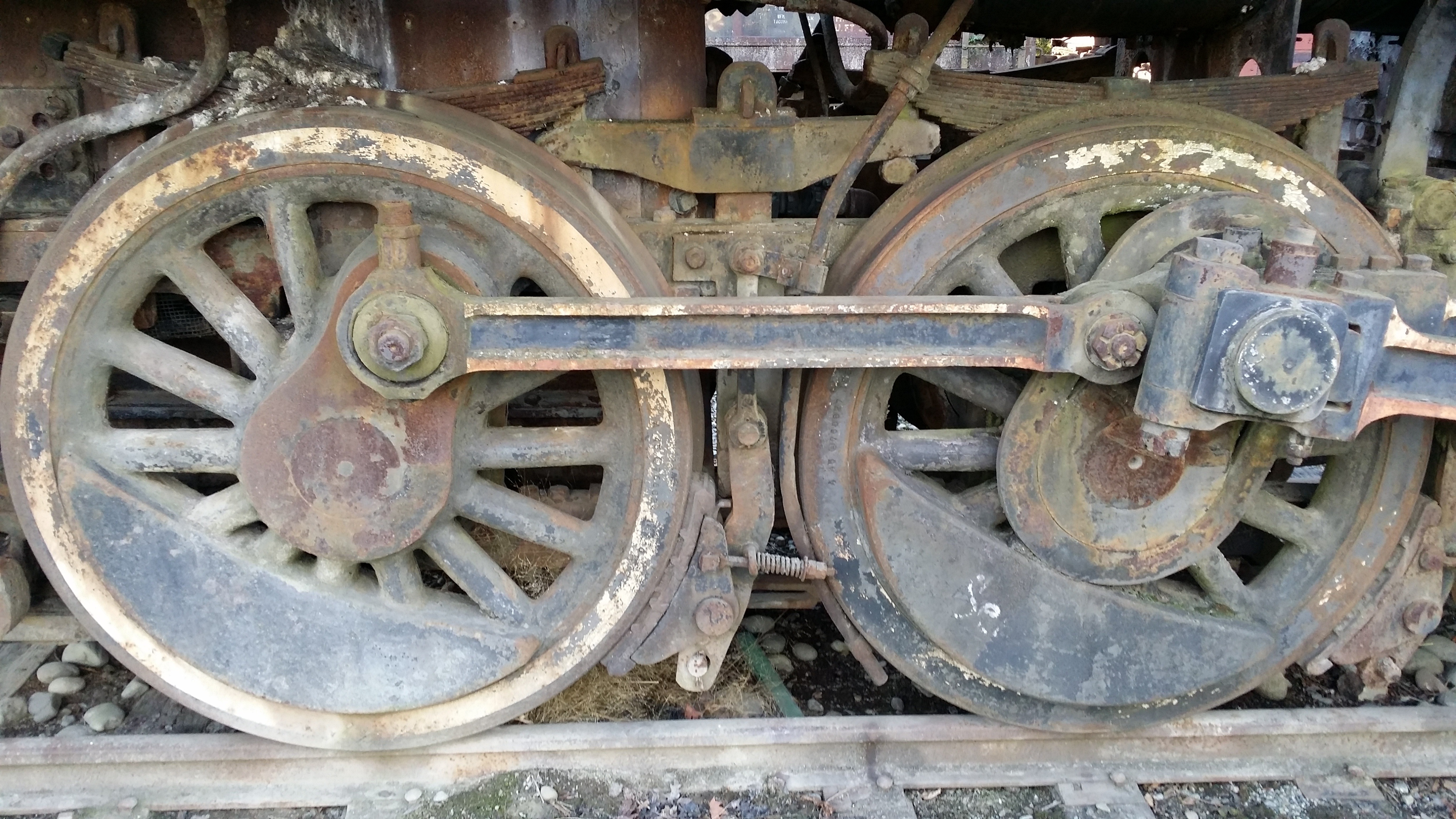 Колеса железная дорога. Колесо паровоза 19 век. Паровозная колесная пара. Колеса поезда. Железнодорожное колесо.